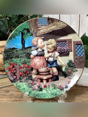 M.I. Hummel 1990 “Squeaky Clean”, Little Companions Plate Danbury Mint #Q9971